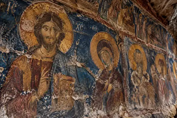 Sümela Manastırı'nın içindekilere benzer İsa ve Meryem Ana tasvirli Bizans freskleri